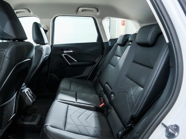 BMW iX1 xDrive30 color Blanco. Año 2025. 230KW(313CV). Eléctrico. En concesionario Oliva Motor Tarragona de Tarragona