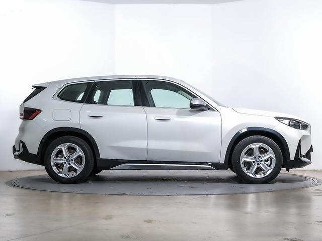 BMW iX1 xDrive30 color Blanco. Año 2025. 230KW(313CV). Eléctrico. En concesionario Oliva Motor Tarragona de Tarragona