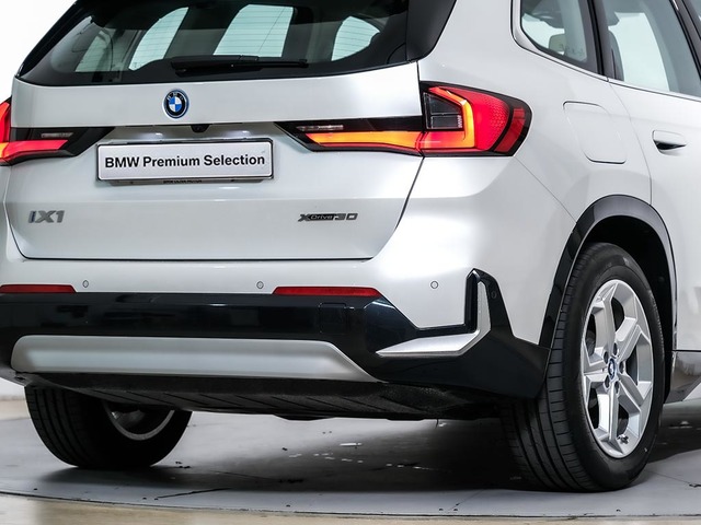 BMW iX1 xDrive30 color Blanco. Año 2025. 230KW(313CV). Eléctrico. En concesionario Oliva Motor Tarragona de Tarragona