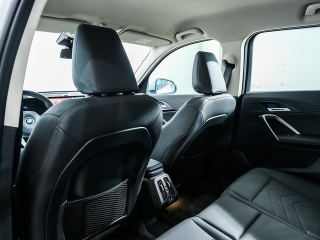 BMW iX1 xDrive30 color Blanco. Año 2025. 230KW(313CV). Eléctrico. En concesionario Oliva Motor Tarragona de Tarragona