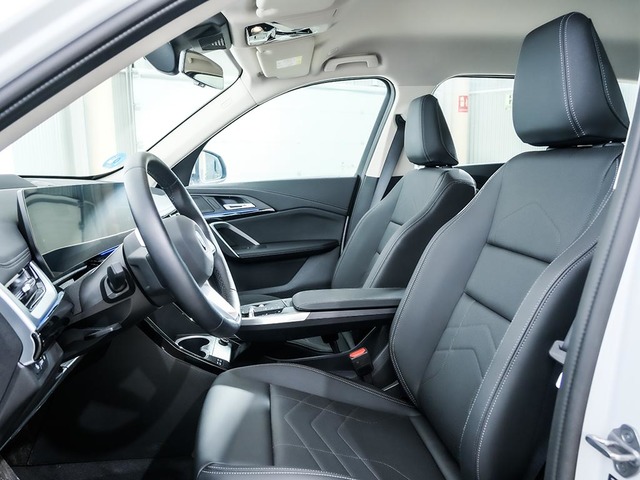 BMW iX1 xDrive30 color Blanco. Año 2025. 230KW(313CV). Eléctrico. En concesionario Oliva Motor Tarragona de Tarragona