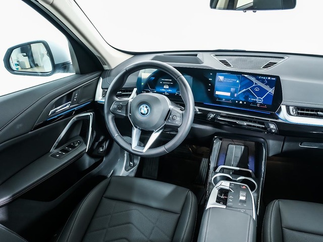 BMW iX1 xDrive30 color Blanco. Año 2025. 230KW(313CV). Eléctrico. En concesionario Oliva Motor Tarragona de Tarragona