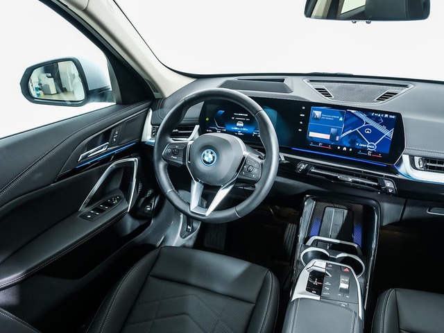 BMW iX1 xDrive30 color Blanco. Año 2025. 230KW(313CV). Eléctrico. En concesionario Oliva Motor Tarragona de Tarragona