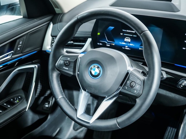 BMW iX1 xDrive30 color Blanco. Año 2025. 230KW(313CV). Eléctrico. En concesionario Oliva Motor Tarragona de Tarragona