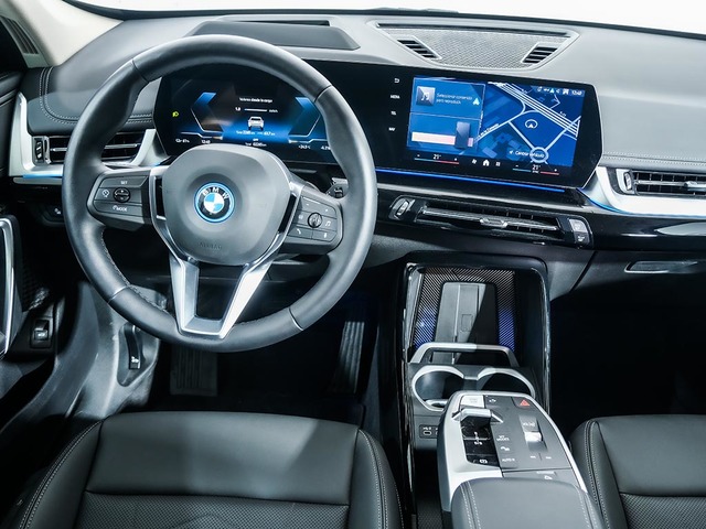 BMW iX1 xDrive30 color Blanco. Año 2025. 230KW(313CV). Eléctrico. En concesionario Oliva Motor Tarragona de Tarragona