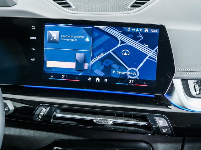 BMW iX1 xDrive30 color Blanco. Año 2025. 230KW(313CV). Eléctrico. En concesionario Oliva Motor Tarragona de Tarragona