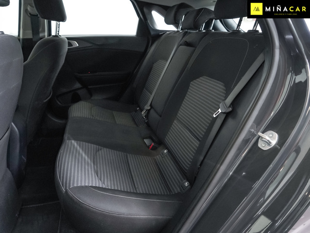 Foto 7 Kia Ceed 1.0 MHEV Drive DCT 88 kW (120 CV)