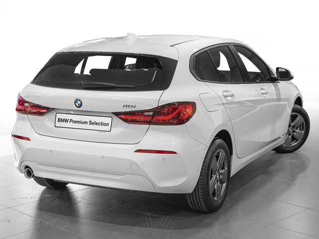 BMW Serie 1 118i color Blanco. Año 2022. 103KW(140CV). Gasolina. En concesionario Caetano Cuzco, Alcalá de Madrid