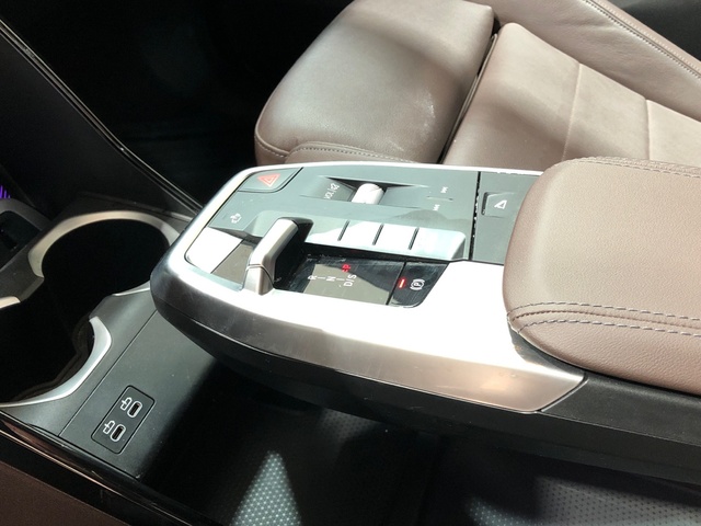 BMW X1 sDrive20d color Verde. Año 2024. 120KW(163CV). Diésel. En concesionario Movilnorte El Plantio de Madrid