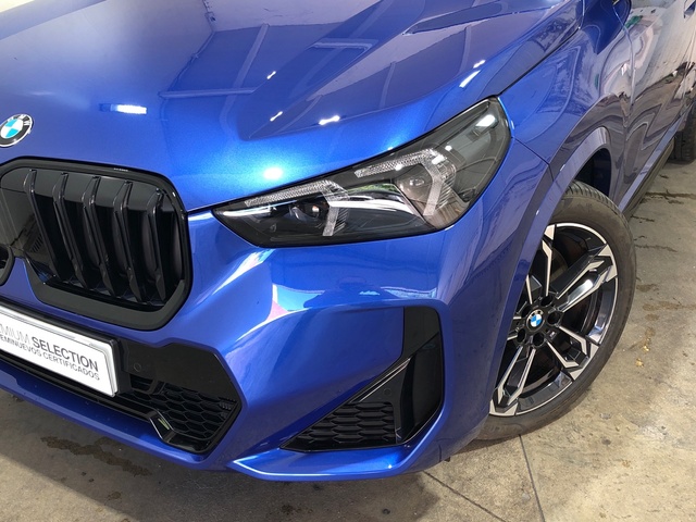 BMW X1 sDrive20d color Azul. Año 2024. 120KW(163CV). Diésel. En concesionario Movilnorte El Carralero de Madrid