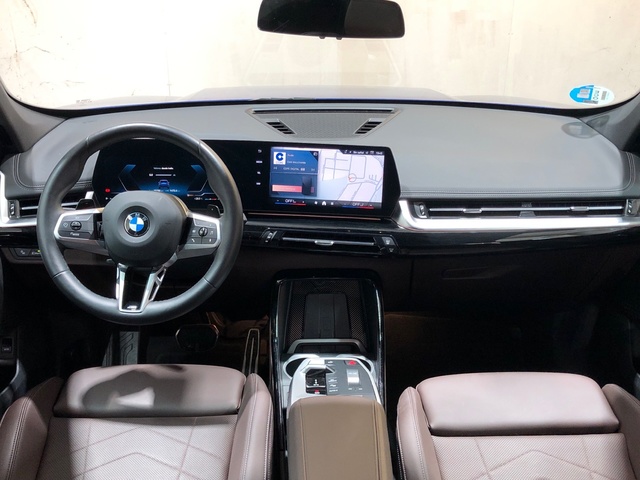 BMW X1 sDrive20d color Azul. Año 2024. 120KW(163CV). Diésel. En concesionario Movilnorte El Carralero de Madrid