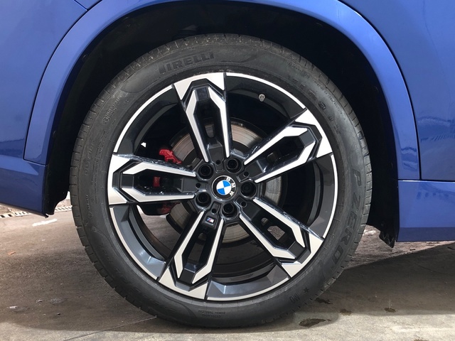 BMW X1 sDrive20d color Azul. Año 2024. 120KW(163CV). Diésel. En concesionario Movilnorte El Carralero de Madrid