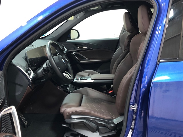 BMW X1 sDrive20d color Azul. Año 2024. 120KW(163CV). Diésel. En concesionario Movilnorte El Carralero de Madrid