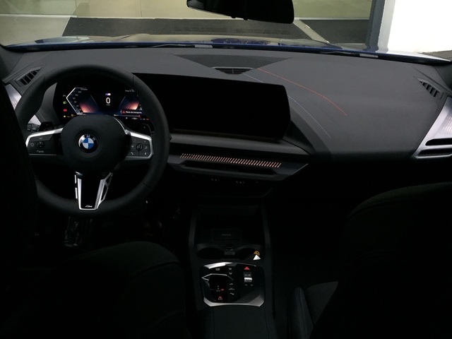 BMW Serie 1 120d color Azul. Año 2025. 120KW(163CV). Diésel. En concesionario Grünblau Motor (Bmw y Mini) de Cantabria