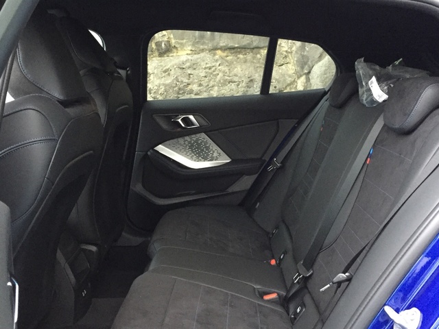 BMW Serie 1 120d color Azul. Año 2025. 120KW(163CV). Diésel. En concesionario Grünblau Motor (Bmw y Mini) de Cantabria