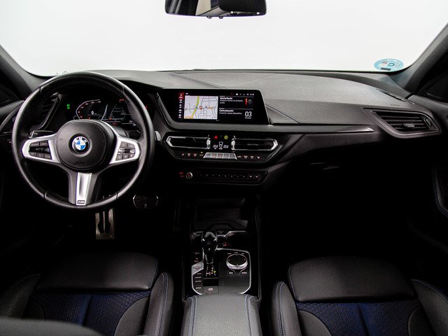 BMW Serie 1 118i color Negro. Año 2019. 103KW(140CV). Gasolina. En concesionario Móvil Begar Alicante de Alicante