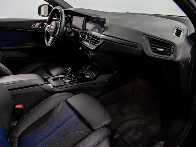 BMW Serie 1 118i color Negro. Año 2019. 103KW(140CV). Gasolina. En concesionario Móvil Begar Alicante de Alicante