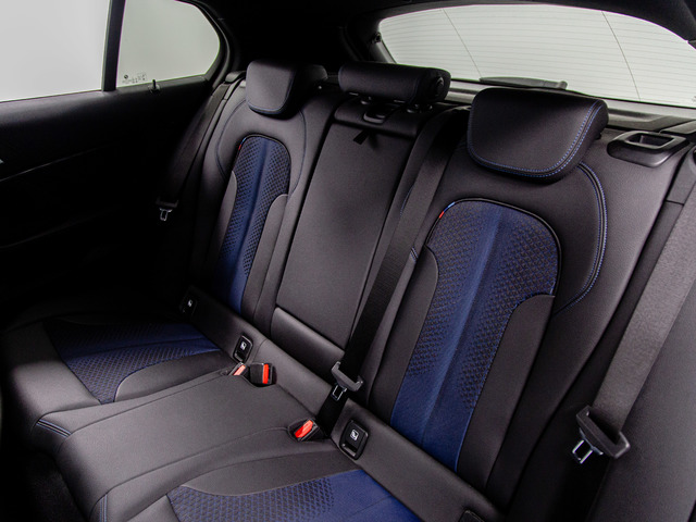 BMW Serie 1 118i color Negro. Año 2019. 103KW(140CV). Gasolina. En concesionario Móvil Begar Alicante de Alicante
