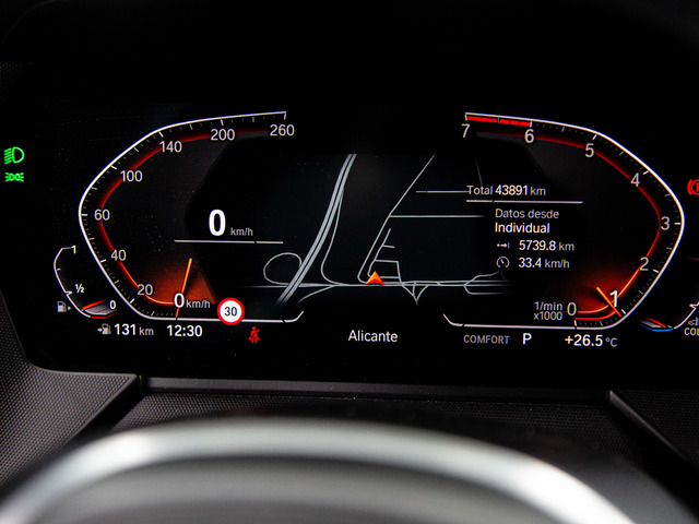 BMW Serie 1 118i color Negro. Año 2019. 103KW(140CV). Gasolina. En concesionario Móvil Begar Alicante de Alicante