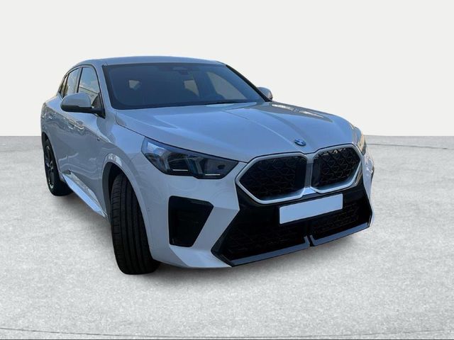 BMW X2 sDrive20i color Blanco. Año 2025. 125KW(170CV). Gasolina. En concesionario Ilbira Motor | Granada de Granada