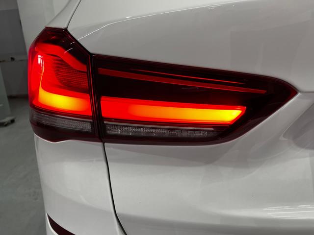 BMW X1 xDrive25e color Blanco. Año 2021. 162KW(220CV). Híbrido Electro/Gasolina. En concesionario Unicars Ponent de Lleida