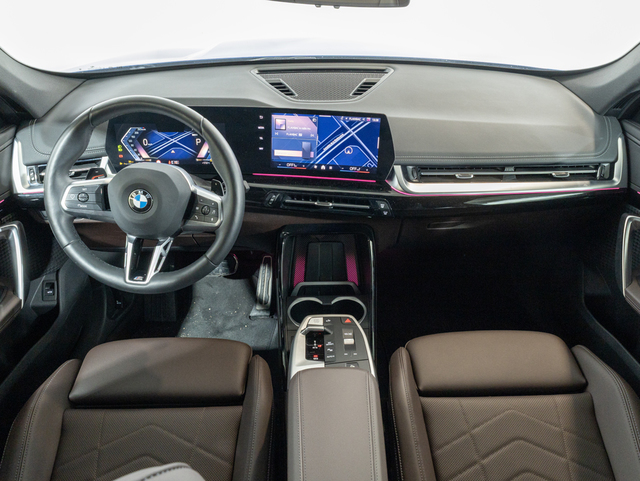 BMW X1 sDrive18d color Azul. Año 2024. 110KW(150CV). Diésel. En concesionario Oliva Motor Girona de Girona