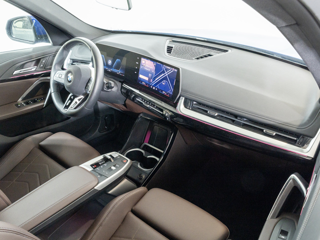 BMW X1 sDrive18d color Azul. Año 2024. 110KW(150CV). Diésel. En concesionario Oliva Motor Girona de Girona