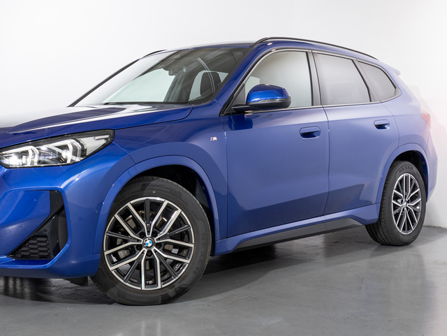 BMW X1 sDrive18d color Azul. Año 2024. 110KW(150CV). Diésel. En concesionario Oliva Motor Girona de Girona