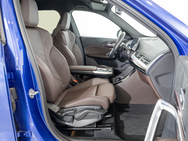 BMW X1 sDrive18d color Azul. Año 2024. 110KW(150CV). Diésel. En concesionario Oliva Motor Girona de Girona