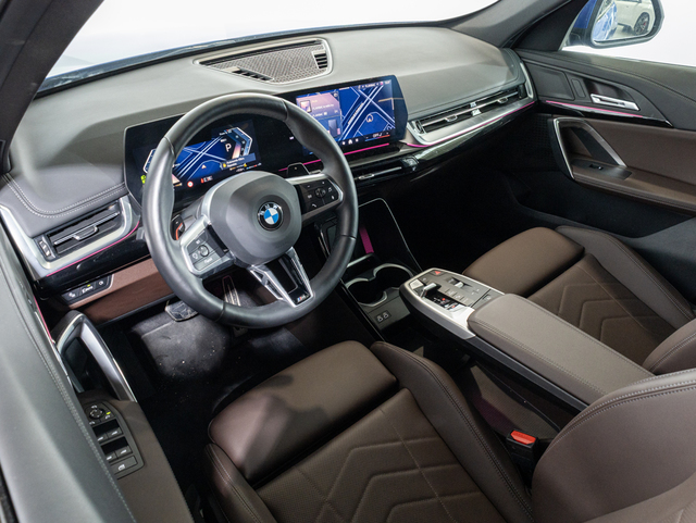 BMW X1 sDrive18d color Azul. Año 2024. 110KW(150CV). Diésel. En concesionario Oliva Motor Girona de Girona