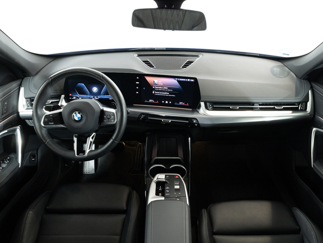 BMW X1 sDrive20d color Azul. Año 2024. 120KW(163CV). Diésel. En concesionario Oliva Motor Girona de Girona