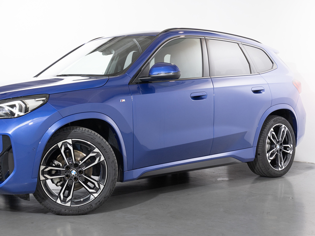BMW X1 sDrive20d color Azul. Año 2024. 120KW(163CV). Diésel. En concesionario Oliva Motor Girona de Girona