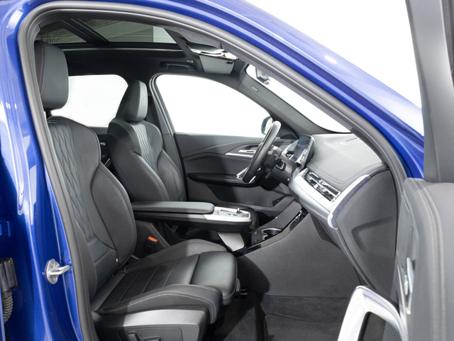 BMW X1 sDrive20d color Azul. Año 2024. 120KW(163CV). Diésel. En concesionario Oliva Motor Girona de Girona