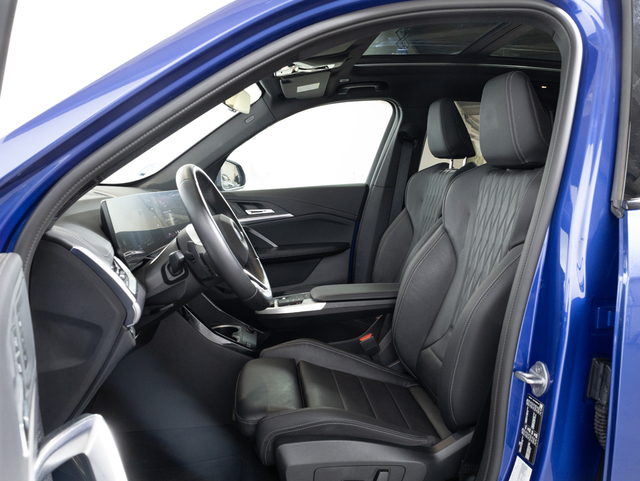 BMW X1 sDrive20d color Azul. Año 2024. 120KW(163CV). Diésel. En concesionario Oliva Motor Girona de Girona