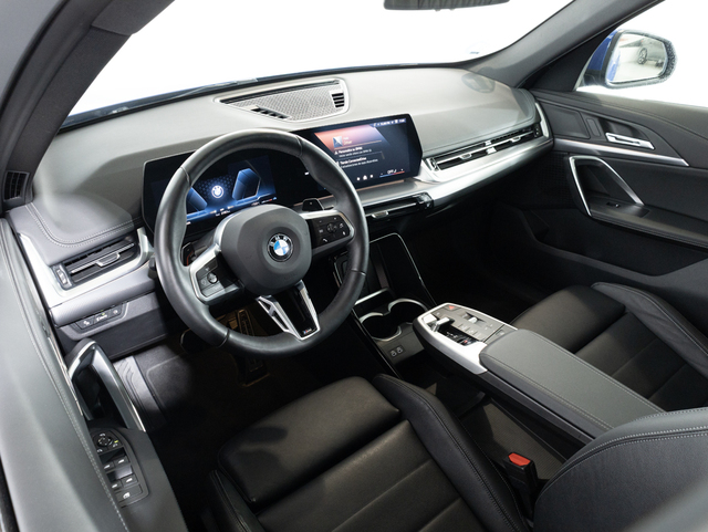 BMW X1 sDrive20d color Azul. Año 2024. 120KW(163CV). Diésel. En concesionario Oliva Motor Girona de Girona