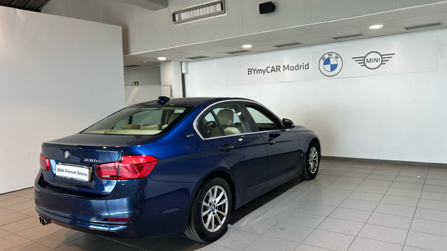 BMW Serie 3 330e color Azul. Año 2017. 185KW(252CV). Híbrido Electro/Gasolina. En concesionario BYmyCAR Madrid - Alcalá de Madrid