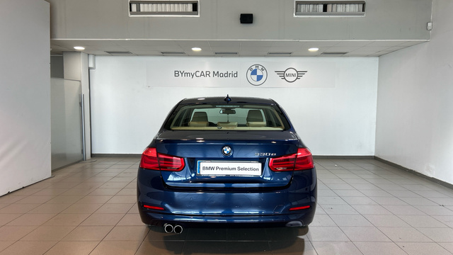 BMW Serie 3 330e color Azul. Año 2017. 185KW(252CV). Híbrido Electro/Gasolina. En concesionario BYmyCAR Madrid - Alcalá de Madrid