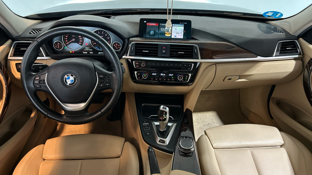 BMW Serie 3 330e color Azul. Año 2017. 185KW(252CV). Híbrido Electro/Gasolina. En concesionario BYmyCAR Madrid - Alcalá de Madrid