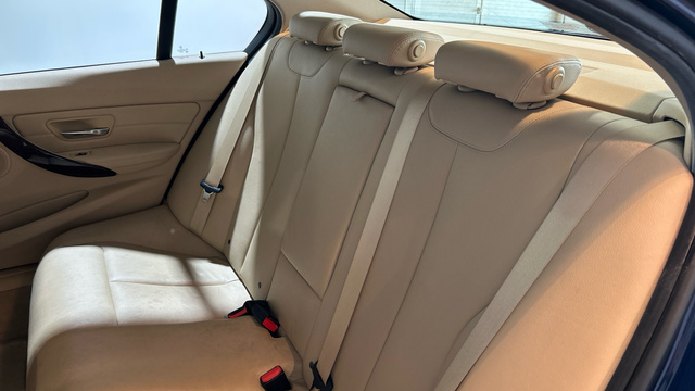 BMW Serie 3 330e color Azul. Año 2017. 185KW(252CV). Híbrido Electro/Gasolina. En concesionario BYmyCAR Madrid - Alcalá de Madrid