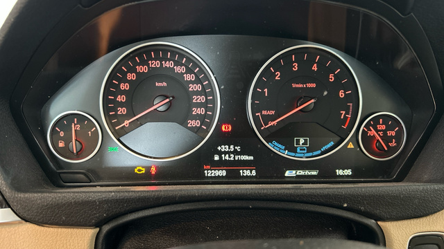 BMW Serie 3 330e color Azul. Año 2017. 185KW(252CV). Híbrido Electro/Gasolina. En concesionario BYmyCAR Madrid - Alcalá de Madrid
