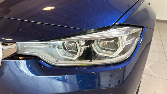 BMW Serie 3 330e color Azul. Año 2017. 185KW(252CV). Híbrido Electro/Gasolina. En concesionario BYmyCAR Madrid - Alcalá de Madrid