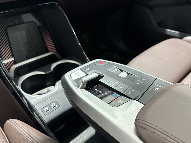 BMW X1 sDrive20d color Blanco. Año 2024. 120KW(163CV). Diésel. En concesionario Auto Premier, S.A. - MADRID de Madrid