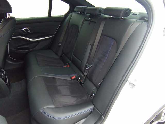 BMW Serie 3 318d color Blanco. Año 2024. 110KW(150CV). Diésel. En concesionario Augusta Aragon S.A. de Zaragoza