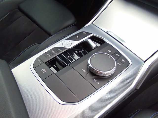 BMW Serie 3 318d color Blanco. Año 2024. 110KW(150CV). Diésel. En concesionario Augusta Aragon S.A. de Zaragoza