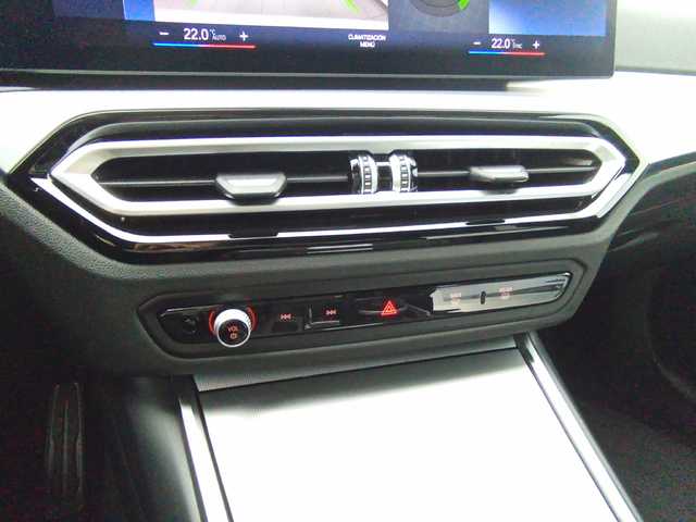 BMW Serie 3 318d color Blanco. Año 2024. 110KW(150CV). Diésel. En concesionario Augusta Aragon S.A. de Zaragoza