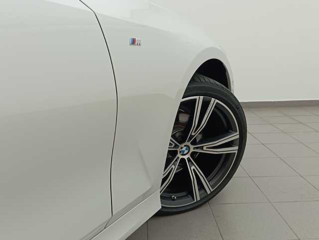 BMW Serie 3 318d color Blanco. Año 2024. 110KW(150CV). Diésel. En concesionario Augusta Aragon S.A. de Zaragoza