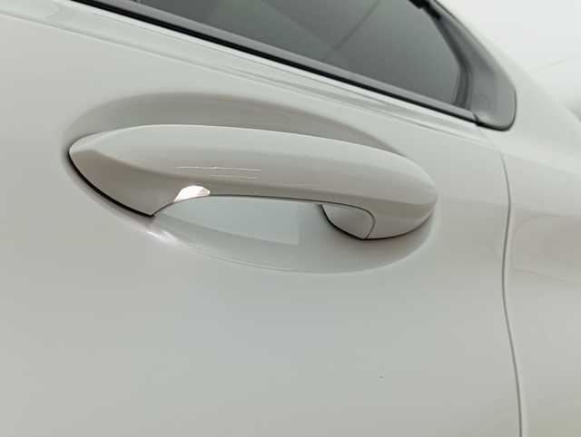BMW Serie 3 318d color Blanco. Año 2024. 110KW(150CV). Diésel. En concesionario Augusta Aragon S.A. de Zaragoza