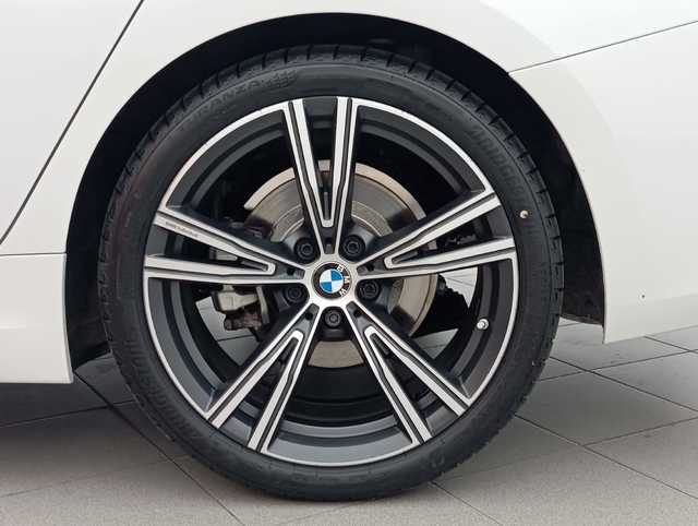BMW Serie 3 318d color Blanco. Año 2024. 110KW(150CV). Diésel. En concesionario Augusta Aragon S.A. de Zaragoza