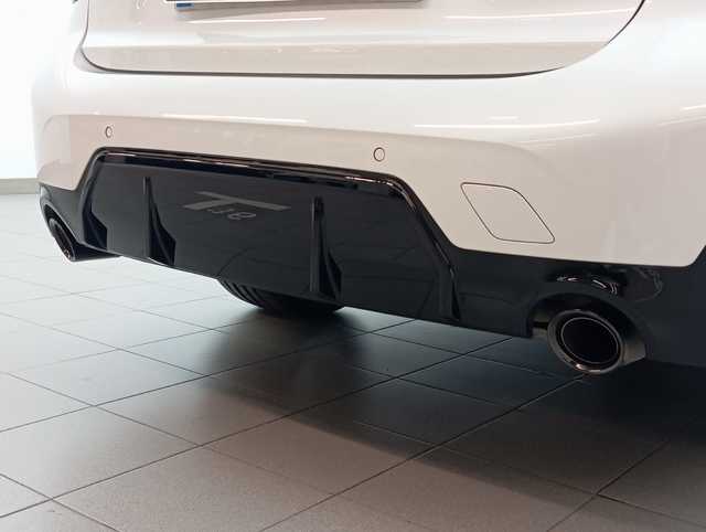 BMW Serie 3 318d color Blanco. Año 2024. 110KW(150CV). Diésel. En concesionario Augusta Aragon S.A. de Zaragoza