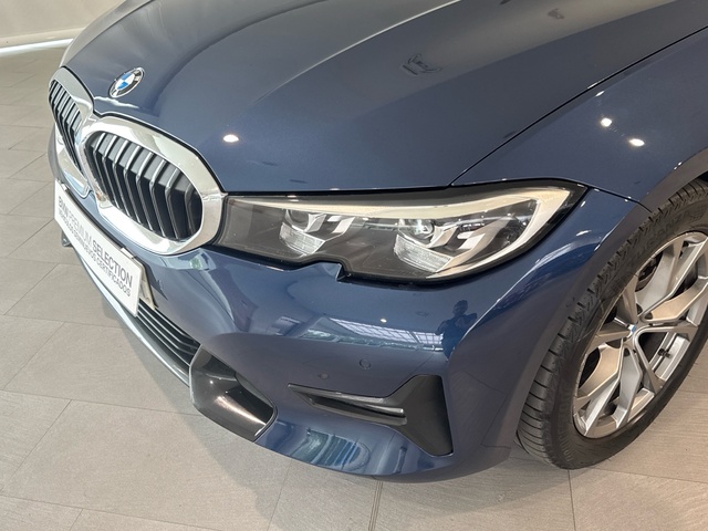 BMW Serie 3 320d Touring color Azul. Año 2022. 140KW(190CV). Diésel. En concesionario Motor Gorbea de Álava